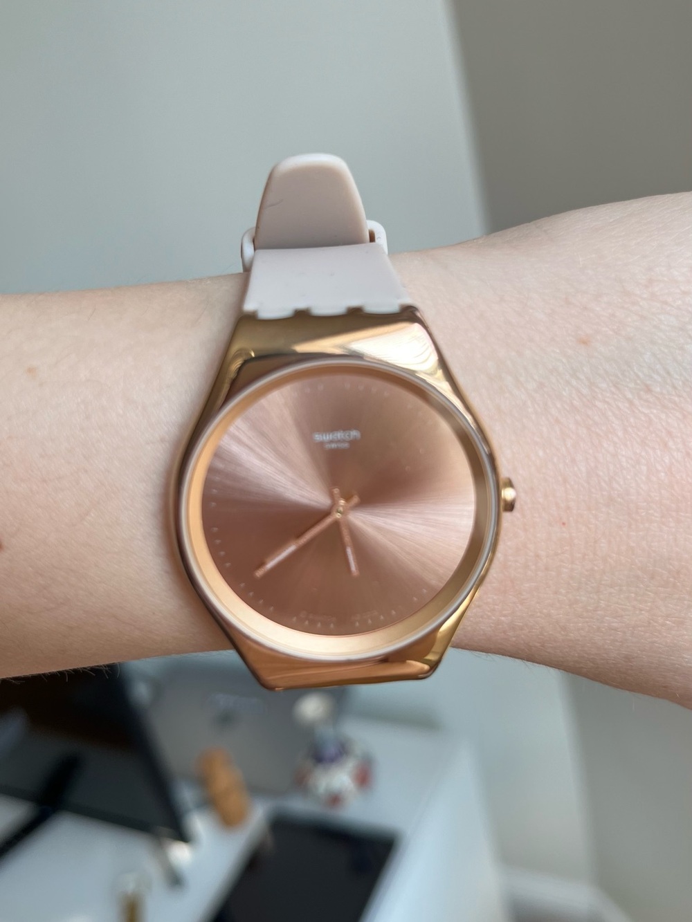 Swatch SKINROSEE - Silicone Strap with Rose Gold Case Watch - Picture 8 of 8